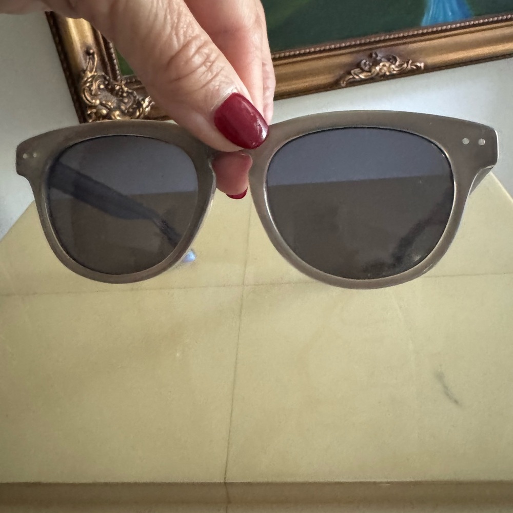 Isaac Mizrahi Sunglasses Light gray/taupe frame good cond.no scratches.BUY NOW - Picture 7 of 7